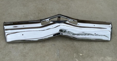 Antique OLDSMOBILE 575986 Front Bumper Guard Assembly