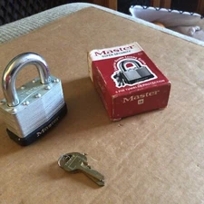 Master Lock #15 Padlock,New Old Stock w/keys & original box