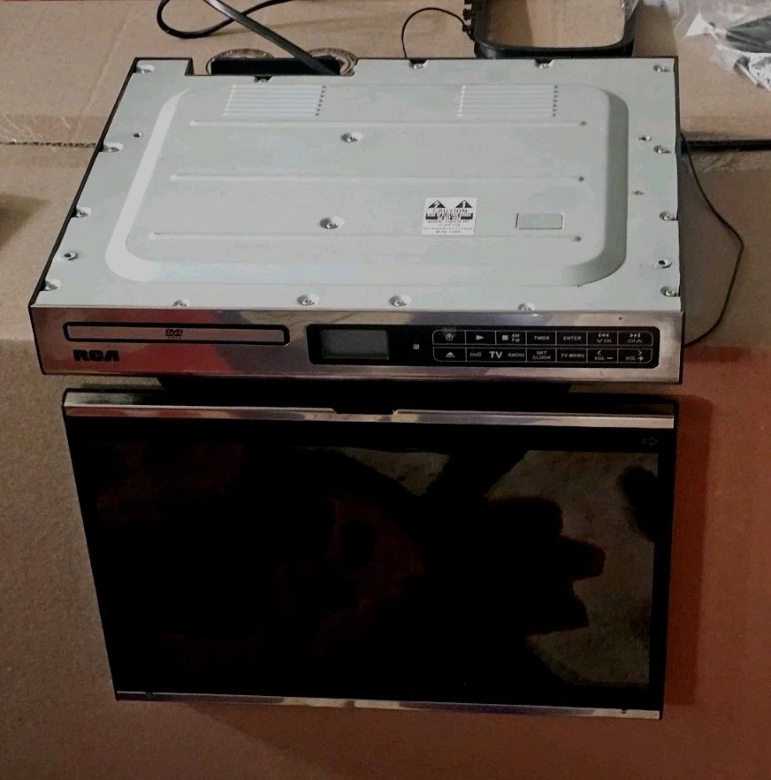 RCA 15" LCD Swivel Screen TV DVD Combo Under Cabinet SPS36123 Flat Screen TV - Image 4 of 4