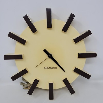 Vintage Seth Thomas Dramatic Wall Clock 2160-000 MCM Electric Cream AS-IS