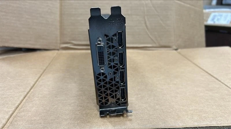 Dell NVIDIA Quadro 5000 16GB GDDR5X Graphics Card - 000MKC - Image 2 of 4