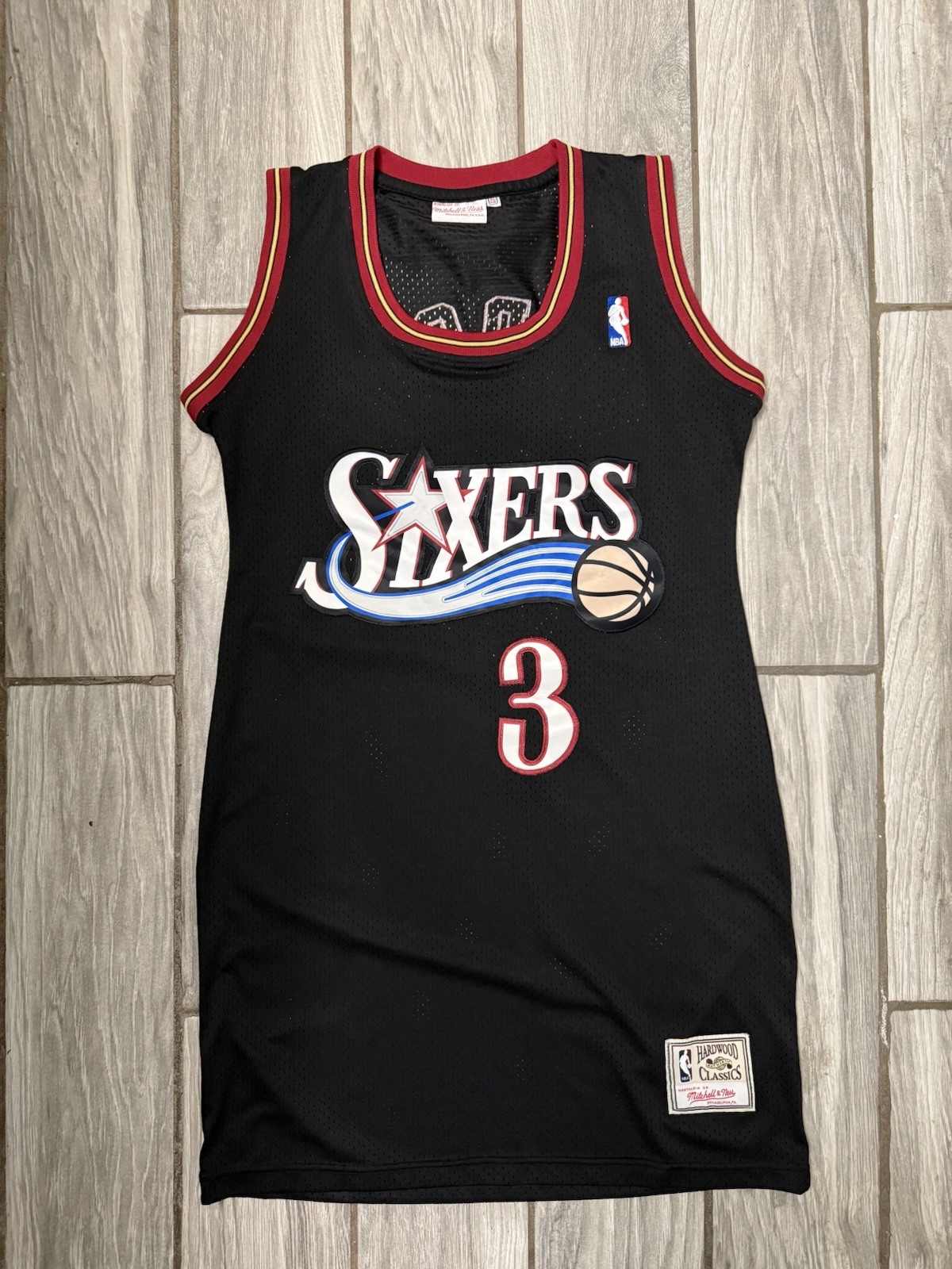 Mitchell & Ness Philadelphia 76ers Allen Iverson #3 2000/01 Black Home Jersey