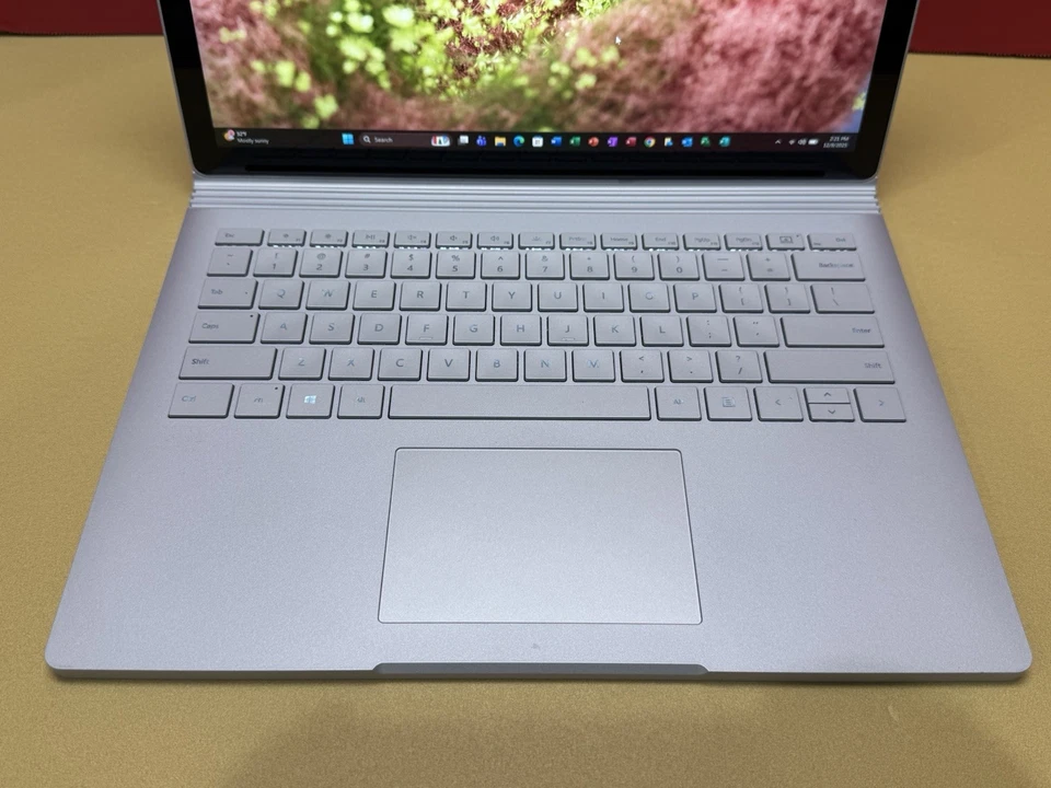 Microsoft Surface Book 2 1832 i7 8650 1,9 GHz 16 GB RAM 512 GB SSD GeForce GTX 1050 Foto 3 de 4