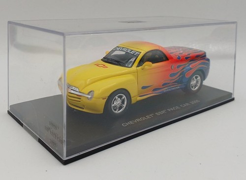 Chevrolet SSR Pace-Car Indy 500 2003 vue AR fermée – photo GM | Auto
