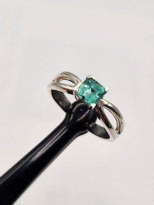 Anillos de Dama en Plata con Esmeralda Natural Colombiana de Muzo.
