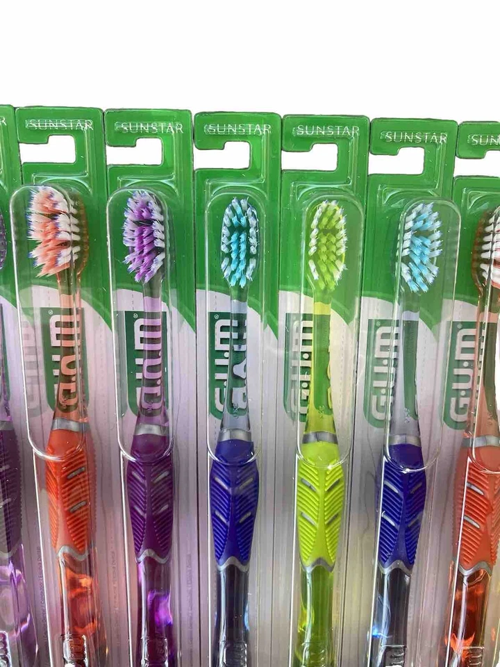 Paquete de 12 cepillos de dientes compactos suaves de limpieza profunda SunStar GUM 525 Technique Foto 2 de 4