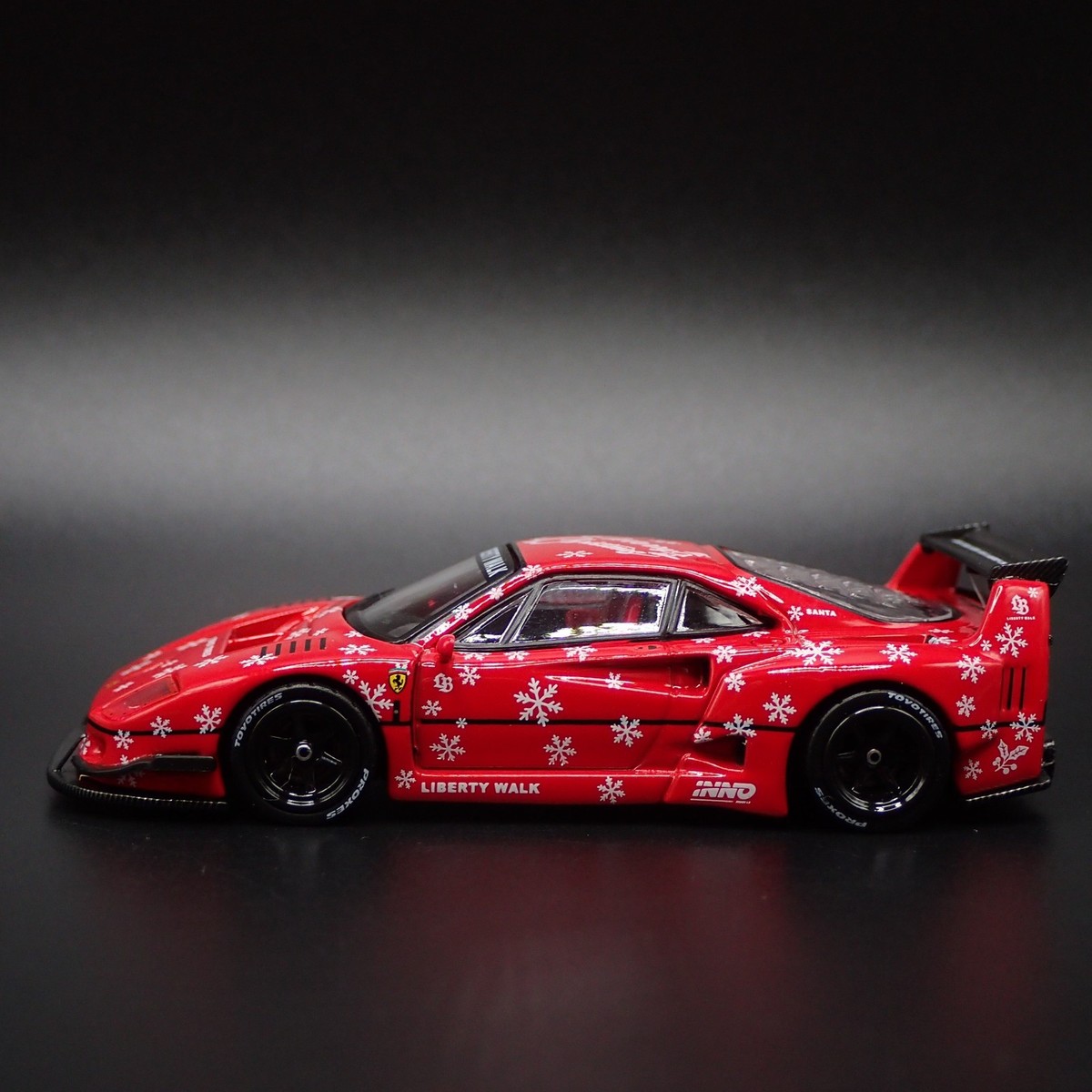 1987-1992 FERRARI F40 LBWK LIBERTY WALK CHRISTMAS 1:64 SCALE