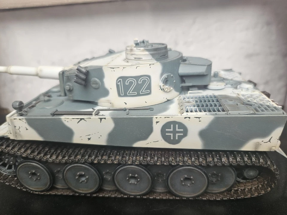 DRAGON ARMOR TIGER I TANQUE PRODUCCIÓN INICIAL INVIERNO CAMUFLAJE ESCALA 1:35 SIN USAR, EN CAJA Foto 3 de 4