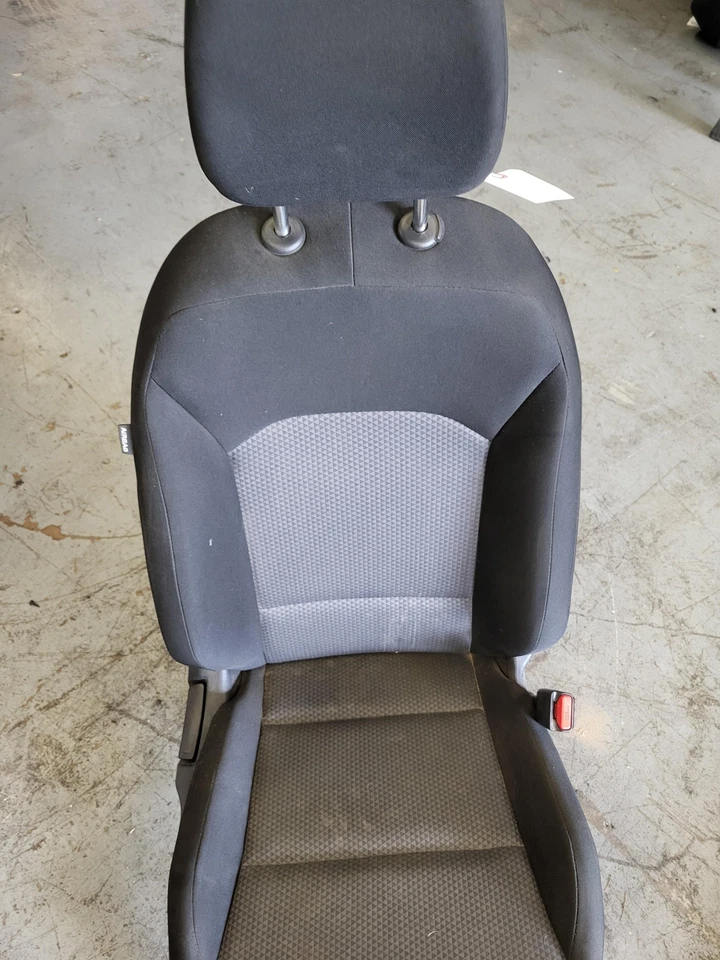 Front Right Passenger Seat Used OEM 2020 KIA SOUL - Image 3 of 4