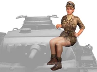 1/35 Model kit Figure WWII German DAK Panzer Crew 1947 ML68 Aurora Model