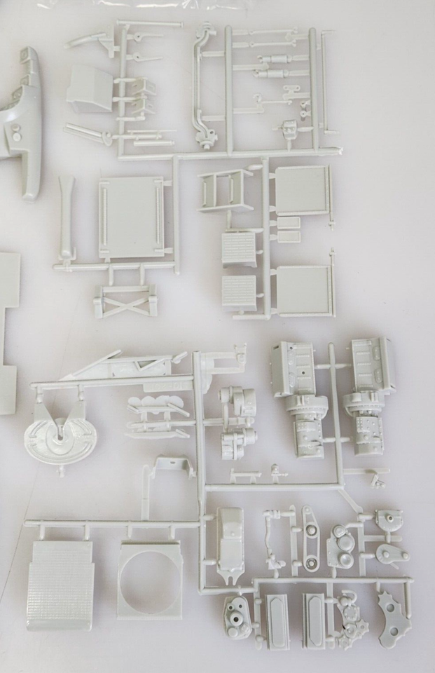 AMT Ertl GMC Astro 95 1/25 Scale Semi Truck Plastic Model Kit 38164 ...