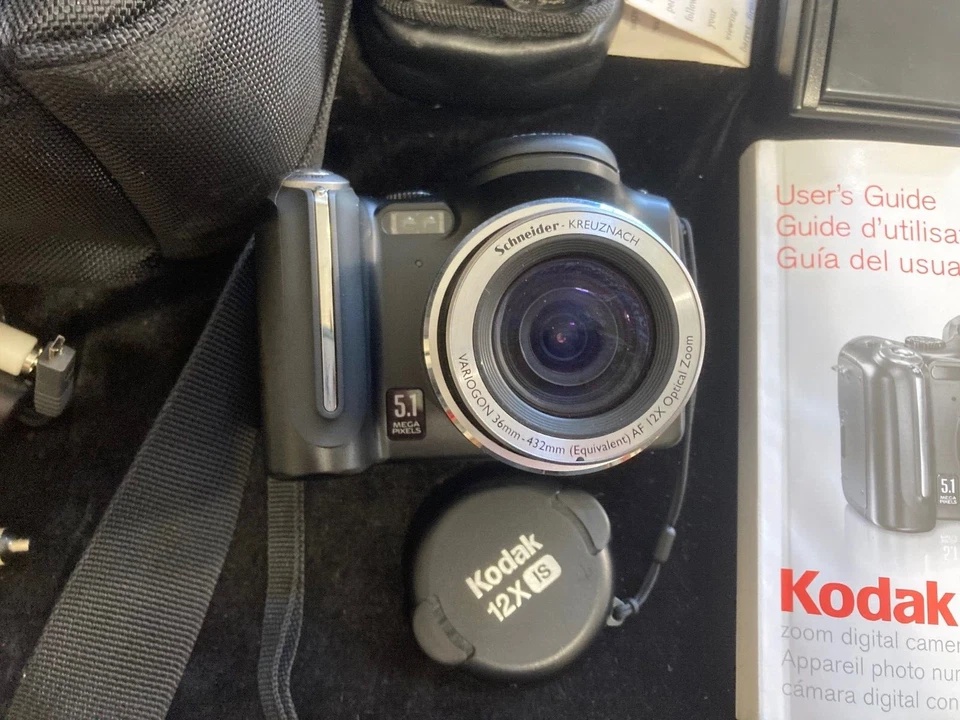 Kodak EasyShare P850 5.1MP12x Zoom Digital Camera. bino/batt charg/case/bundle - Image 3 of 4