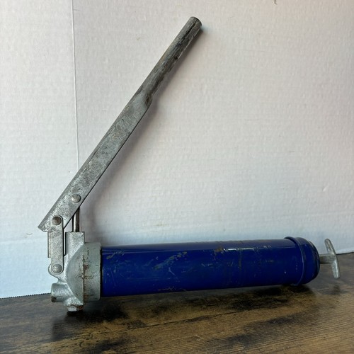 Lincoln Heavy Duty Lever Action Manual Grease Gun with Rigid Extension - Picture 4 of 15