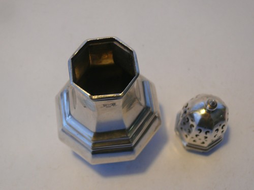 VINTAGE ENGLISH STERLING SILVER SUGAR SHAKER HAMPTON UTILITIES. - Bild 7 von 10