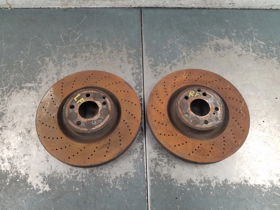 Rotores de freno delanteros Mercedes Benz AMG C 63 2010 #8001 Q6 Foto 2 de 4