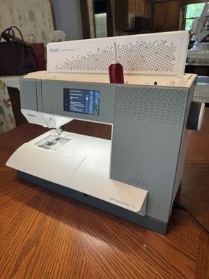 PFAFF quilt expression 720 Special Edition Sewing Machine with New Roller Bag
