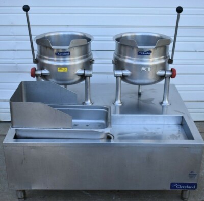 CLEVELAND KDT6T DOUBLE 6 GALLON DIRECT STEAM CONNECT TILTING KETTLES with BASE