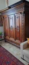 armadio guardaroba antico, legno noce, tre ante misure H.200 L.180 W.65 cm.