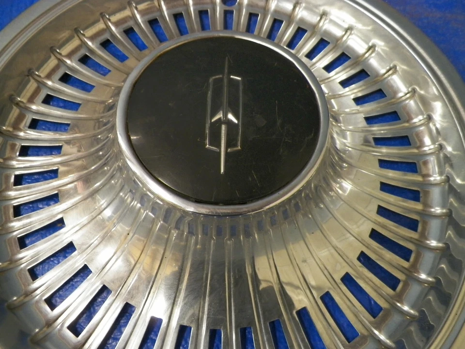 1974-1979 Cutlass Supreme hubcap 14 inch - Изображение 2 из 3