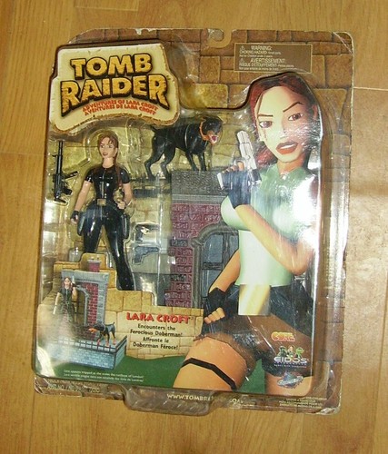Figurine Tomb Raider Lara Croft Avec Doberman - Playmates - Blister Scellé