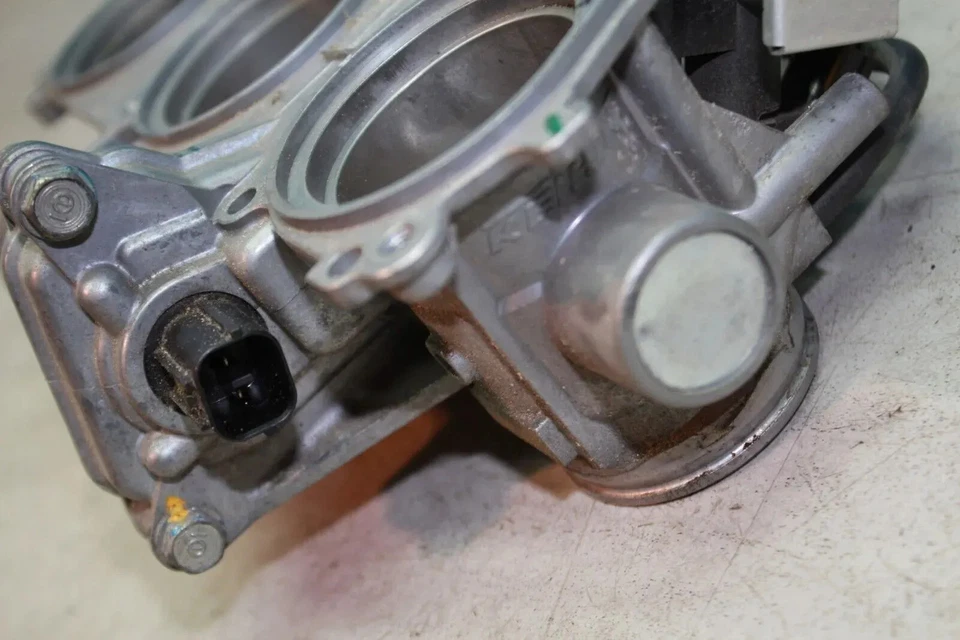 Carcasa del acelerador Triumph Tiger 800 XCX 2015 inyectores carburador 1243400 Foto 4 de 4