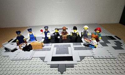 Lego Orient Express All Minifigs And Minifig Accessories! Near Mint!