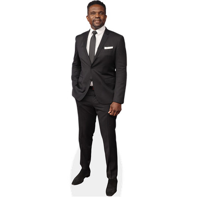 Darius Creston Mccrary (schwarzer Anzug) lebensgroßer Ausschnitt