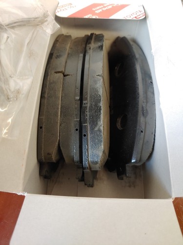 2016-2020 HIGHLANDER Front Brake Pads NEW Genuine Toyota OEM 04465-AZ119 Pk of 4 - Picture 3 of 4