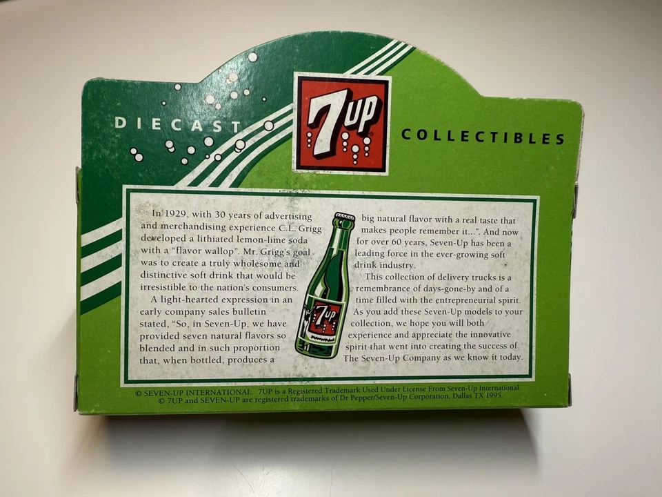 Lledo No 71006 Diecast Van:  1959 Morris LD 150  - 7UP Green - Image 3 of 4