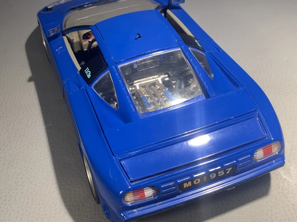 Bugatti EB110 Burago 1:18 Scale - Imagen 3 de 4