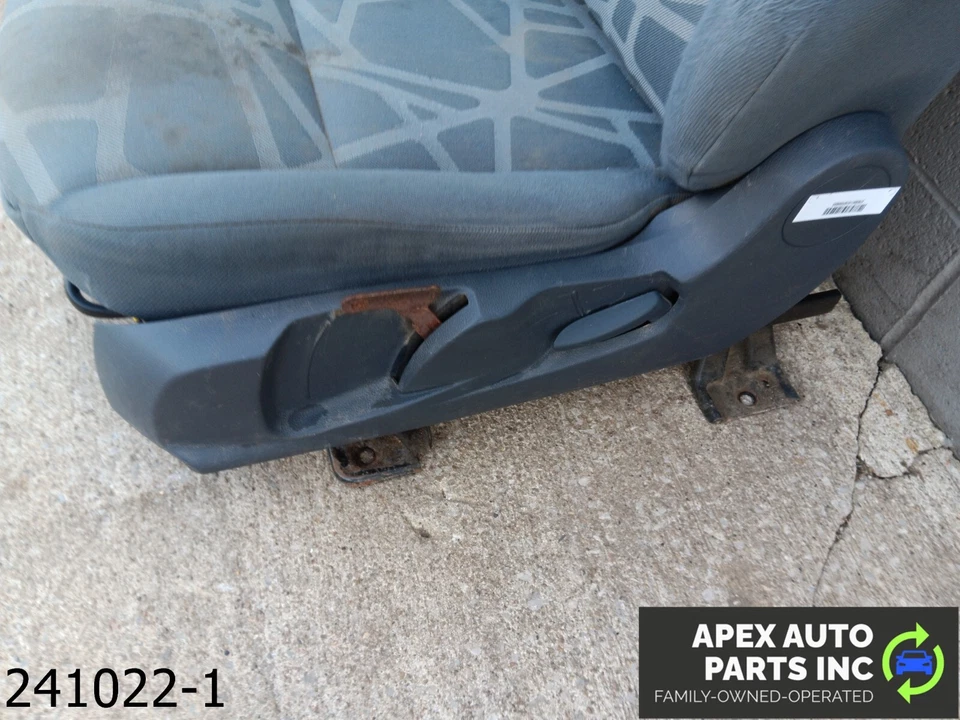 OEM 2010-2013 Ford Transit Connect 2.0L Driver Front Seat Bucket Manual - Изображение 2 из 4