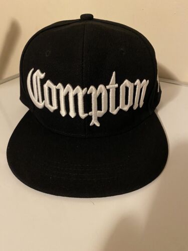 Compton Hat - Flat Brim - SnapBack  NWA - Raiders California Oakland Los Angeles - Afbeelding 1 van 4