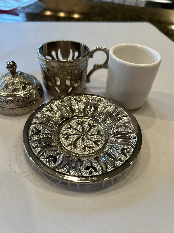 Набор турецких кофейных чашек - фарфоровая чашка внутри серебристый металлический держатель с крышкой  - Изображение 3 из 4