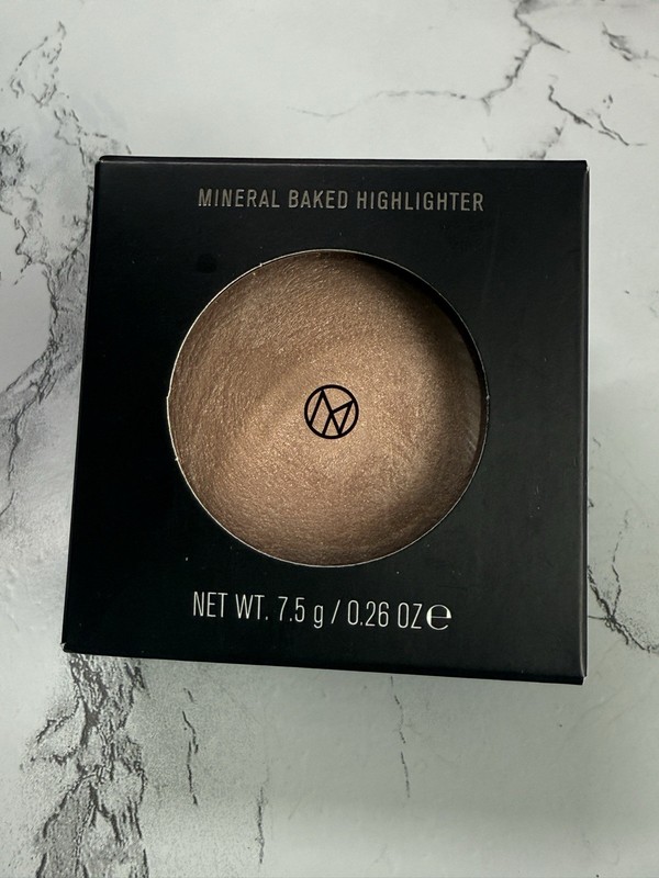 IL Makiage Mineral Baked Highlighter GIMME MORE Full Size 7.5 g / 0.26 Oz New