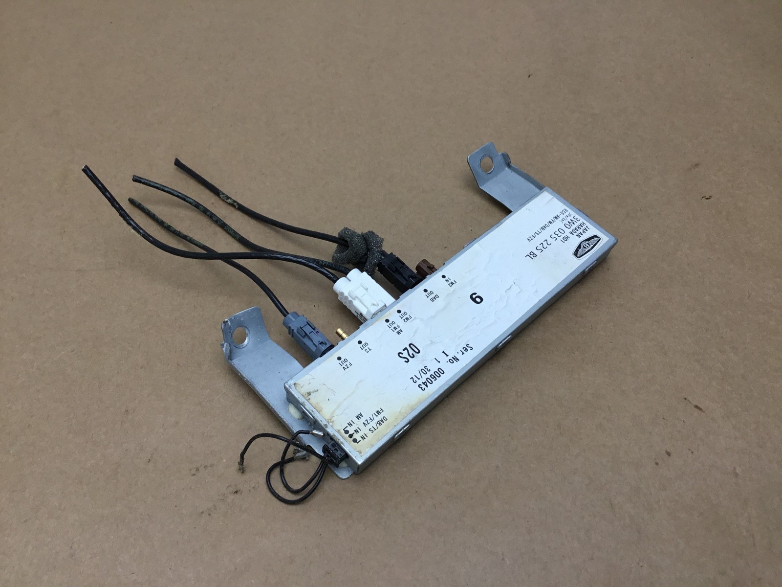 Bentley Continental GT 2013 Rear Radio Antenna Amplifier Module Unit 11-18 :O
