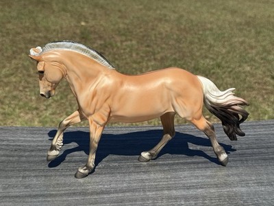 Breyer Sweetwater s Zorah Belle #1869 Fjord Mare in brown dun