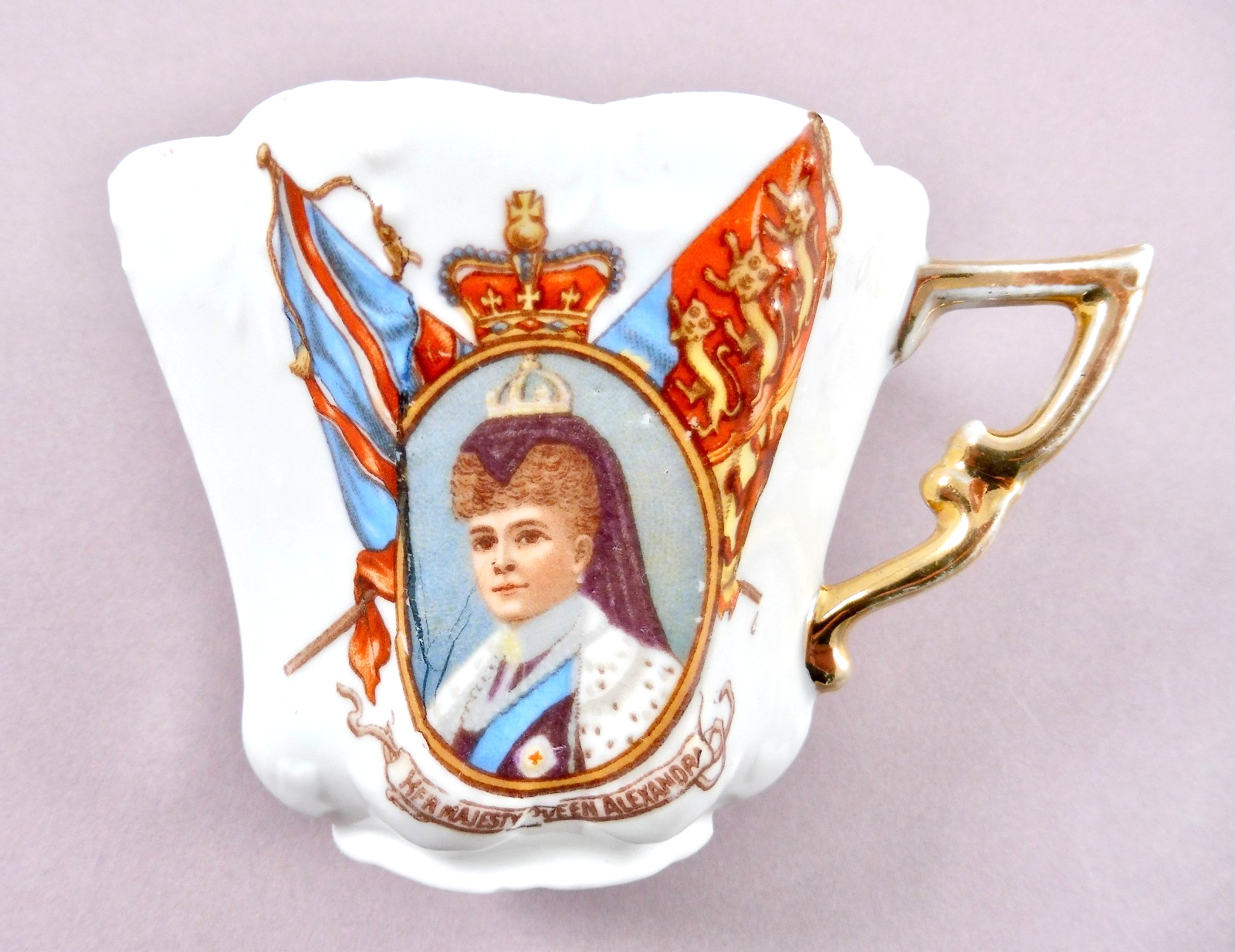 ANTIK UM 1900 BARTTASSE SCHNURBART TASSE HER MAJESTY QUEEN ALEXANDRA