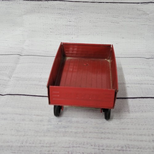 Vtg Ertl 1/32 scale IH red ribbed sided trailer black rims & tires pressed steel - Picture 5 of 7