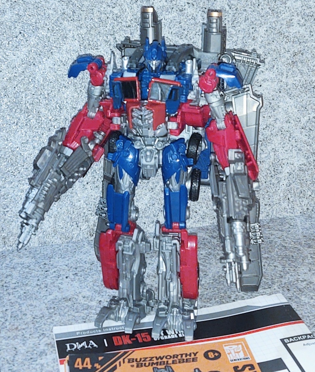 Transformers Studio Series 32 Optimus Prime 15th Anniversary - Voyager Transformers Studio Series 32 Optimus Prime 15th Anniversary - Voyager