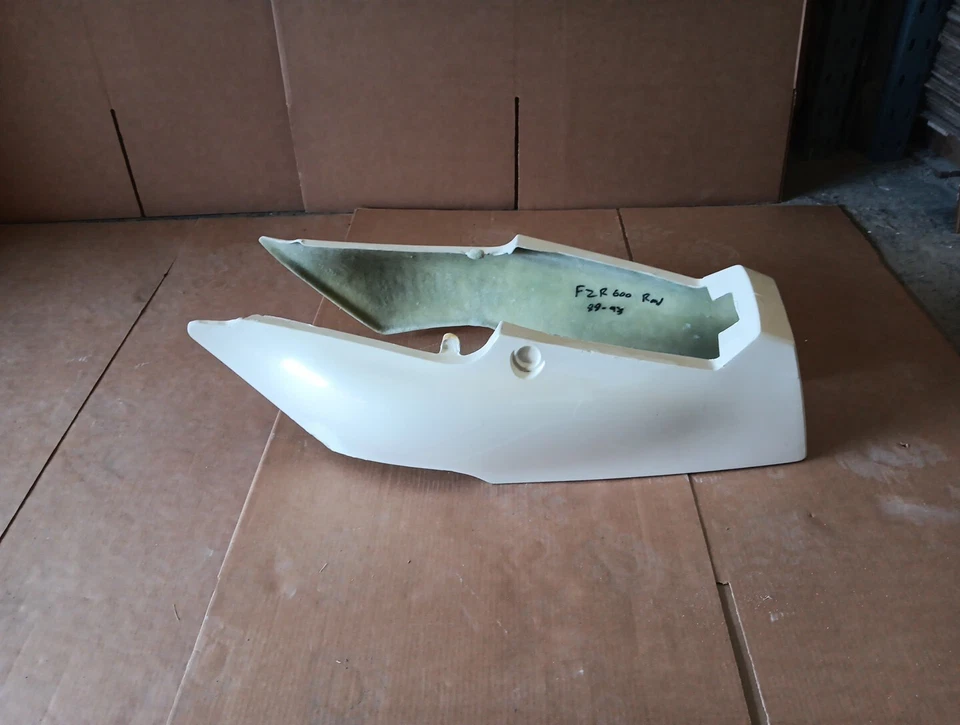 Обтекатель заднего верхнего сиденья Yamaha FZR600 из стекловолокна дорожный 1988-94 - Изображение 3 из 4