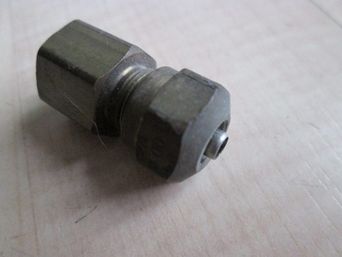 Air Line Compression Fitting Straight 1/4" O.D. Line to 1/8"-27 FNPT Fem #M239GJ - Picture 2 of 6