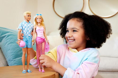Barbie - Ken Biondo Con Costume Da Bagno Azzurro E Camicia Blu, Bambola Con Visi - Foto 2 di 12