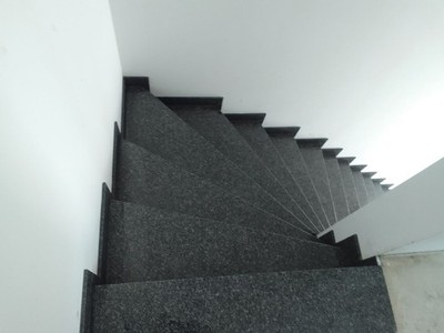 Treppe Nero Impala poliert 3cm Stärke Trittstufe Setzstufe Sockel 
