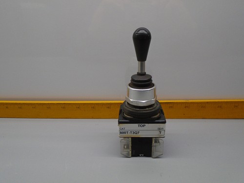 800T-T3Q7 AEXX /T Allen Bradley Toggle Switch    800T-T3Q7  X79