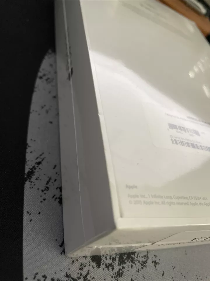 BRAND NEW APPLE IPAD MINI 4 128GB Wi-Fi SPACE GRAY WITH BONUS BUNDLE OTTER CASE - Image 3 of 4