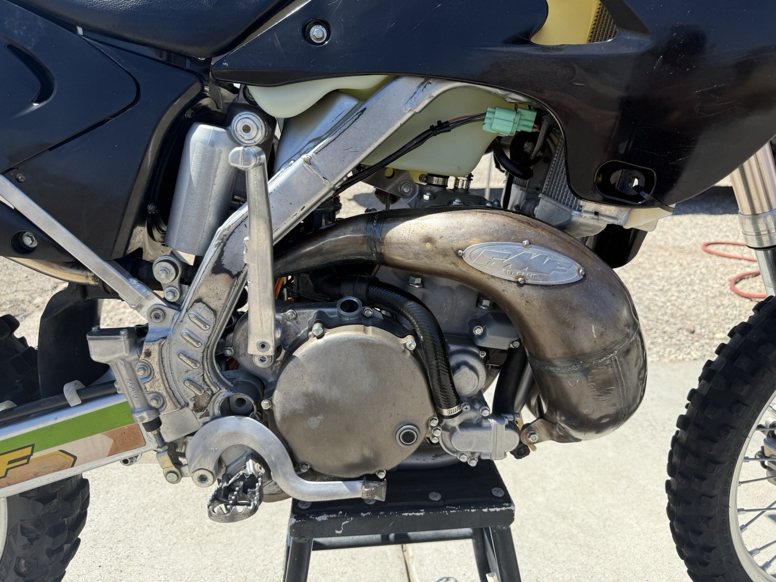 2003 KAWASAKI KX250 OEM Crankcase Set Left & Right! 14001-1307, Good Cases KX250