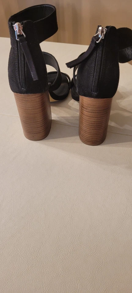 Madden Girl Women Black Zip Up Strappy 4" Chunky Heels Sandal Sz 8M - Image 3 of 3