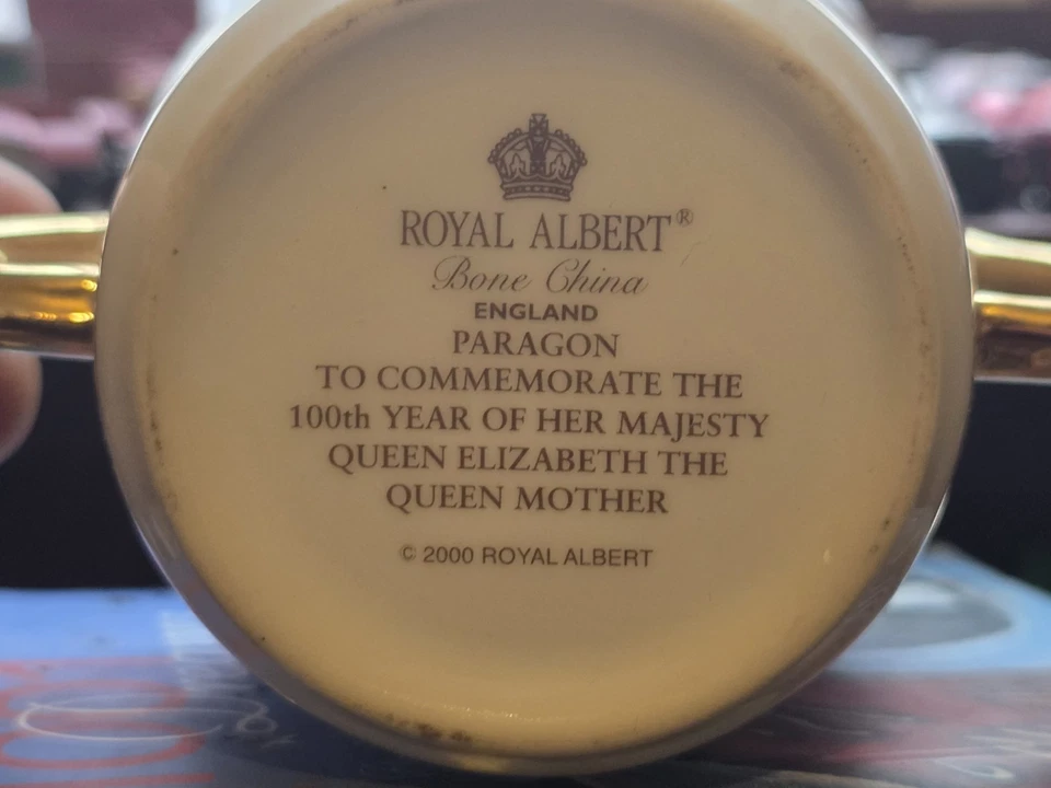 Royal Albert Loving Cup For Queen Mothers 100th Year Gold Lion Handles - Image 4 of 4