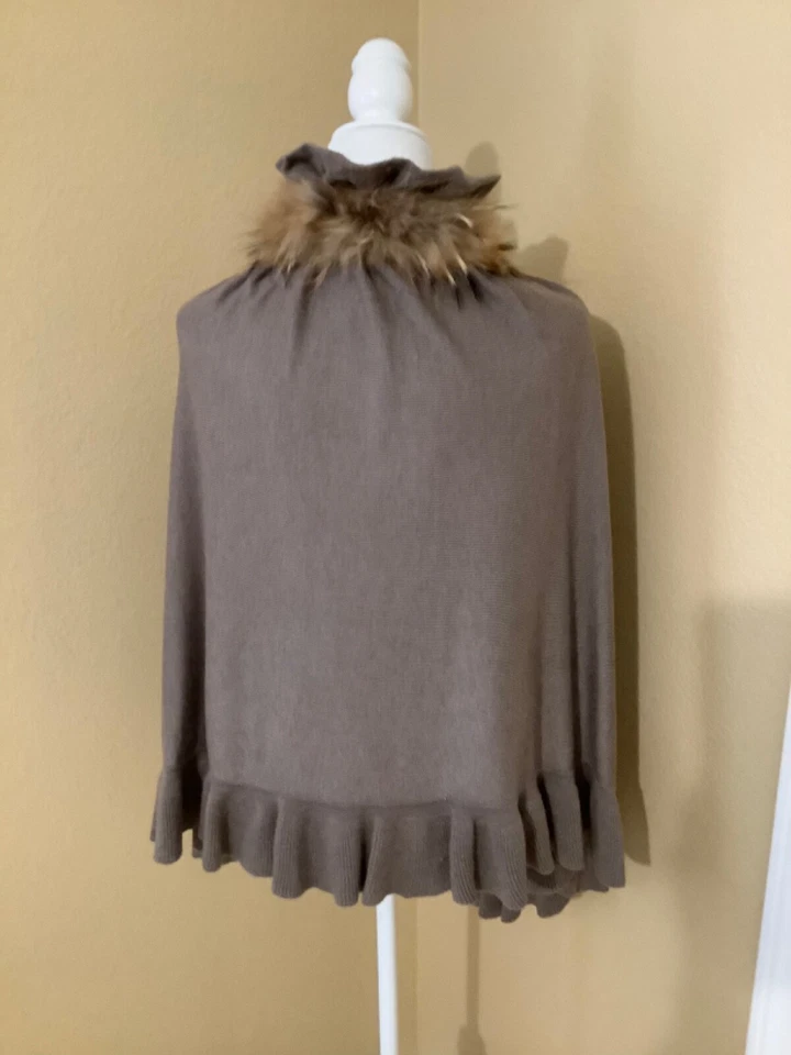 Gorra Miss Two para mujer marrón 25 % cachemir talla L cuello de piel volantes dobladillo corbata delantera Foto 3 de 4