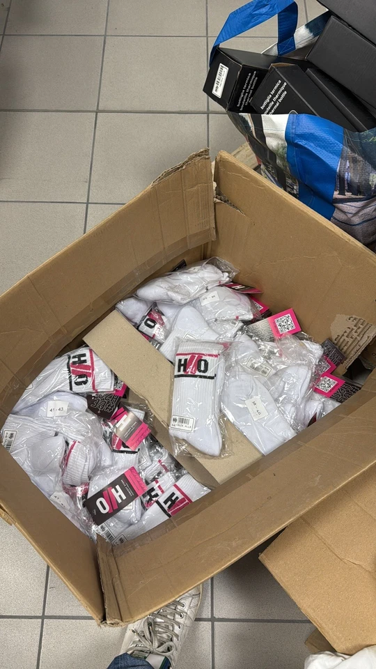 stock abbigliamento firmato nuovo Hllo T-shirt  Felpe Pantaloni Calze Cappellini - Immagine 4 di 4